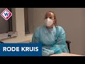 Rode Kruis-vrijwilliger: 'Ik kan helpen, dus waarom zou ik op de bank gaan zitten?' - OMROEP WEST