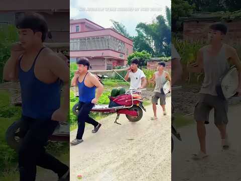 ¡La moto más loca del mundo! 🏍️🤣.#funny#short#comedy#motorcycle