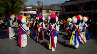 preview picture of video 'Korea Dance--Jeonju  Hanok   Village'