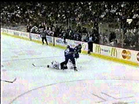 2009 WCSF Canucks vs Hawks Game 1 (Part 4 of 6)