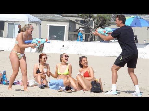 Someone Approached A Perfect Stranger On The Beach With An Offer To Play With Super Soakers And Wholesome Mayhem Ensued