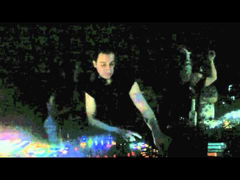 Dubfire plays "Dema, Stiv Hey - Walk In Low (Original Mix)" @ The BPM Festival 2014