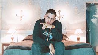 Dans Le Carré Music Video