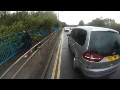 YG07PNY - Staring At Phone While Driving