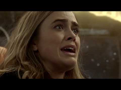 Zeke and Michaela see each other in the plane Calling - Zekaela 2x02