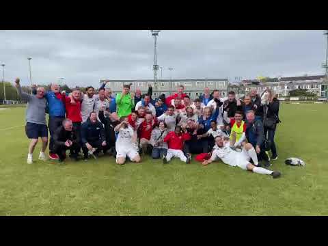 Binfield FC are going to Wembley! Moles celebrate their FA Vase semi-final win