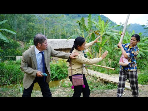 Le père du PDG a été poursuivi et agressé par une femme, ce qui a fait rire la mère célibataire.