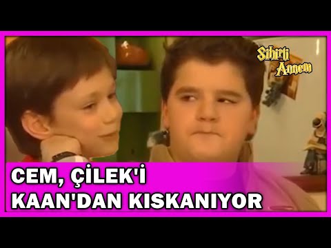 Cem, Çilek'i Kaan'dan Kıskanıyor! - Sihirli Annem Özel Klip