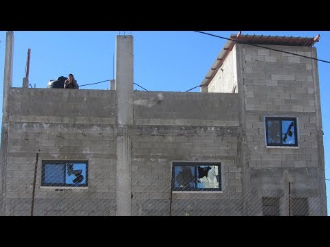 Settlers attack Palestinian homes in the village of Far’ata with stones, 10 January 2018