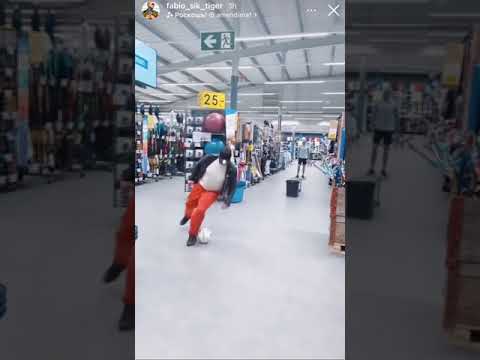 FABIO RUSSO GIOCA A CALCIO ALLA DECATHLON