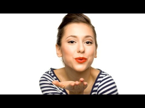 How to Kiss a Girl | Kissing Tutorials