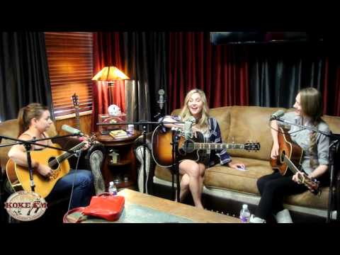 Sunny Sweeney,Brennen Leigh, and Sophie Johnson sing "But you like Country Music"