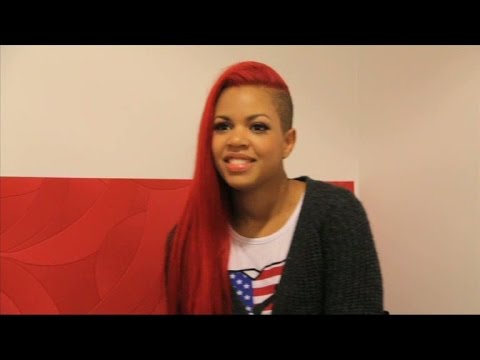 Miriam Bengtsson hälsar till tittarna - Idol Sverige (TV4)