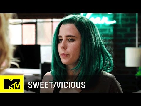 Sweet/Vicious 1.08 (Clip 'Girlfriend & Vigilante')