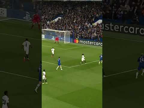 Courtois stunning save! 🛑