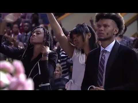 Bishop Marvin Sapp Singing At Aretha Franklin's Funeral Celebration Service!