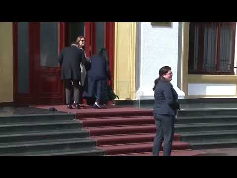 E sikletshme/ Balluku rrëzohet në hyrje të Kuvendit