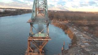 preview picture of video 'Опрокидывание старого моста Бронницы'