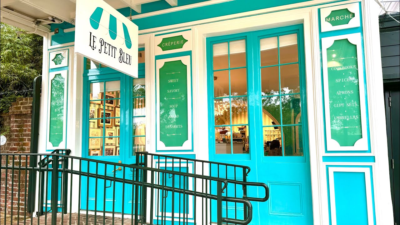 Le Petit Bleu serves a sampling of dishes from Commander’s Palace in a cafe setting in New Orleans.