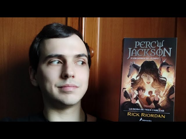Vídeo relacionado con La diosa de tres cabezas (Percy Jackson y los dioses del Olimpo 7)