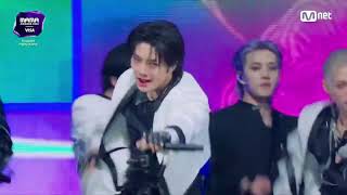Download lagu Stray Kids -  신선놀음 (Divine) Live Performance || MAMA 2025 mp3