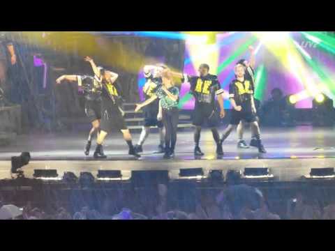 Helene Fischer Stadiontour 2015   Olympiastadion Berlin Sonntag   Phänomen und Atemlos im Regen   4K