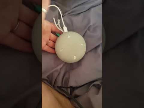 SNOOZ Go Baby   Travel White Noise Sound Machine Review, Super easy to use and nice low light