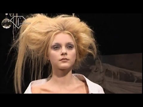 Alexander McQueen Spring/Summer 2007 ft Coco Rocha, Freja Beha, Jessica Stam | FashionTV