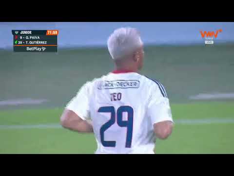 🦈⚪🔴 Teo Gutierrez enters and the 'shark' fans make their presence felt at the Metropolitano!