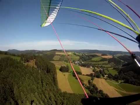 Gleitschirmfliegen im Sauerland - Elpe "Abgleiter"