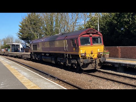 66068 charges south! DB cargo 4L45 with 23 containers 11:33 3L Lea Road 7/4/2025