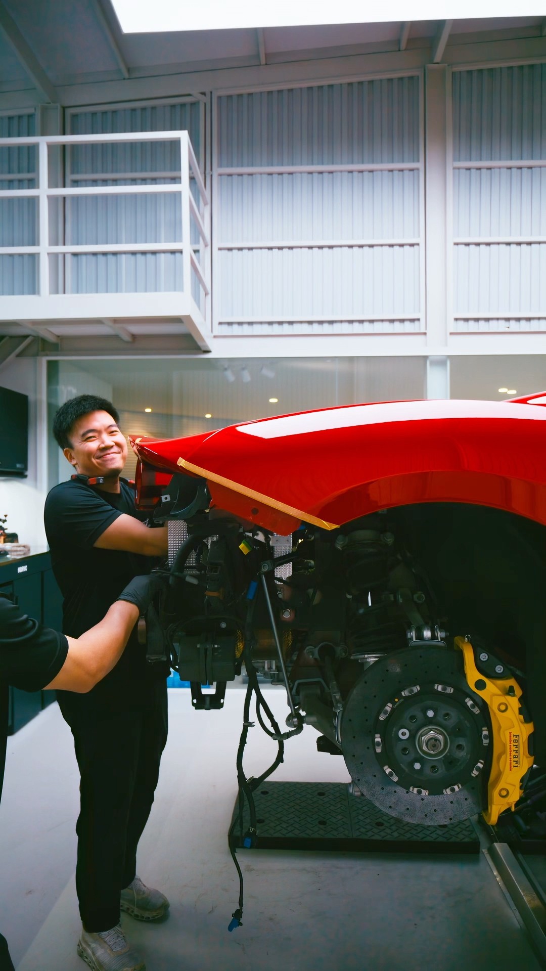 คลิป Behind the scene ของท่อ Novitec Ferrari F8 Spider / Tributo | G-FORCE