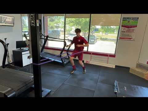 ⚡️ Building explosive side-to-side speed & balance!This Lateral Band Resisted Shuffle is perfect ⚽️