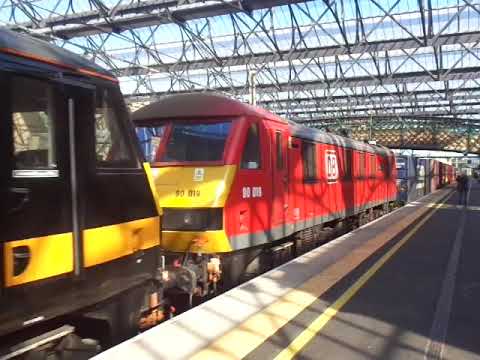 The x2 Class 90 DB Cargo UK Nos.90029+90019 with Rail Containers was leaves at Carlisle.