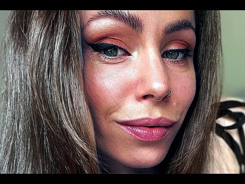 Hayley Guiseley 2 🎸 Lover Of The Bass 💪🏼 Bodybuilder, 🏅Miss Nabba World, 🏆PCA Irish Open Winner 🥇