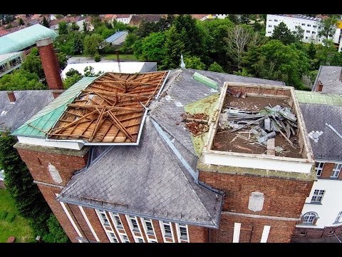 A vihar által letépett egyetemi tető felülnézetből - Szombathely, SEK