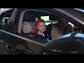 Zingen voor de Sint bij drive-through in Zeewolde