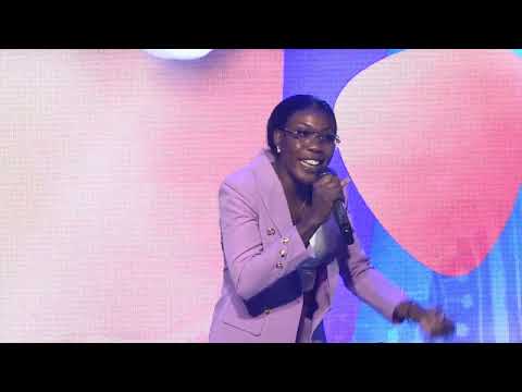 Omo this girl funny d!eee - MC Royal