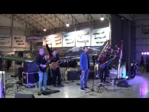 "Nim wstanie dzień" - sł. A Osiecka, muz. K.Komeda, śpiewa Tobiasz Marzyński