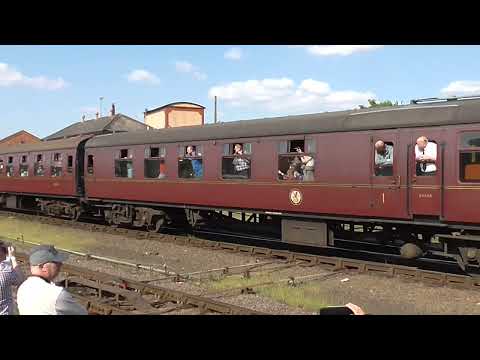 BR Blue Class 52 no D1015 {D1039 Western King} @ Kidderminster 20/05/2023.