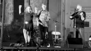 Claire Lynch and Mark Schatz Kick It !