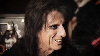 ALICE COOPER - Behind The Tracks (Part 1)