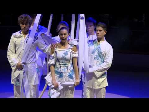 Varázslat a selyemkendő alatt