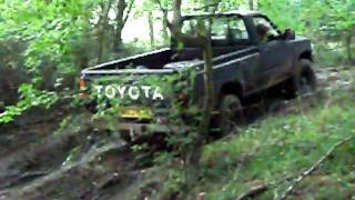 preview picture of video 'Hilux stuck...rescue by L200'
