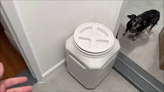 Review Vittles Vault Pet Food Storage Container