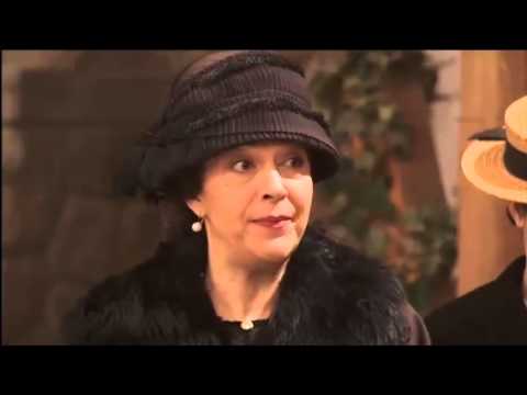 Gonzalo y María - el paseo por la plaza con Esperanza.