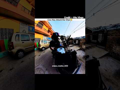 Cow Nay Attack Kiya😂 #trending #viral #motovlog #bikelover #vlog #shorts #rider #funny #comedy #h2r