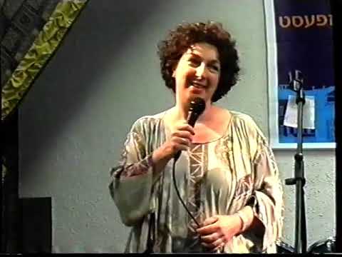 Adrienne Cooper sings at Klezfest St  Petersburg 2002