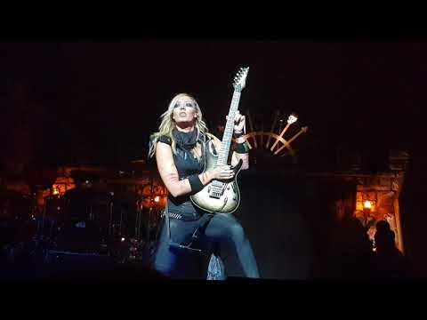 NITA STRAUSS Amazing Guitar Solo, Alice Cooper Bordeaux 2019