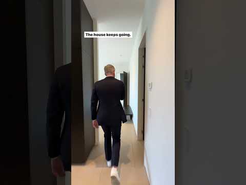 INSIDE an amazing townhouse in Chicago with a beautiful interior staircase ever #shorts